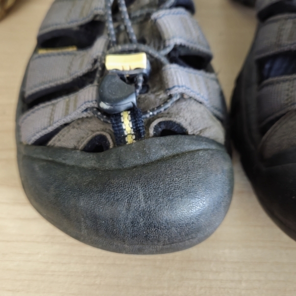 Keen 7.5 Newport H2 Gray Water Hiking Walking Outdoor Rugged Toggle Sandals - Picture 9 of 15